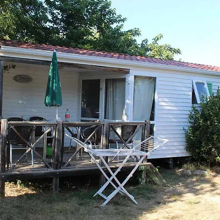 Camping Les Routes De Provence Campingplatz 3*